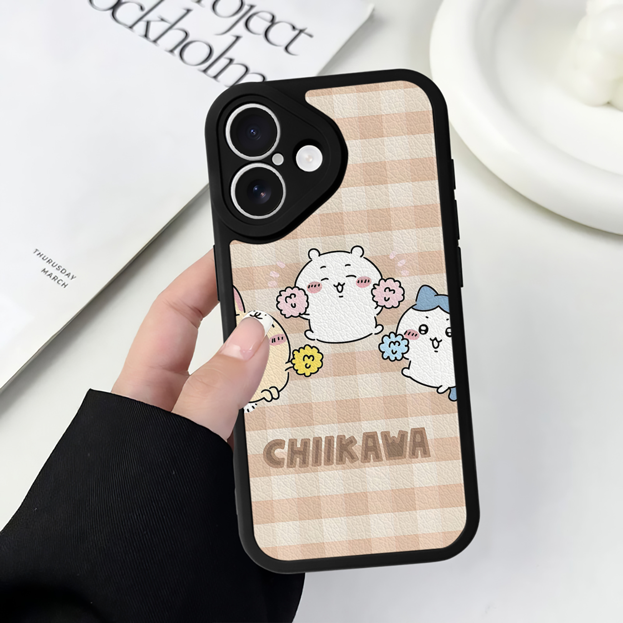（画像用） ちいかわ Chii-kawa 【iPhone 16シリーズ対応】シリコンスマホケース（レザー調） 材質：シリコン